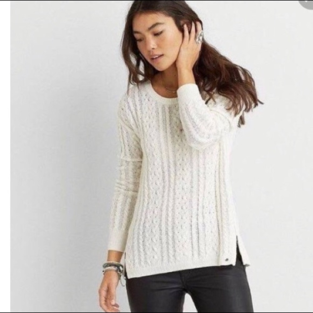 American Eagle cream lightweight small sweater euc